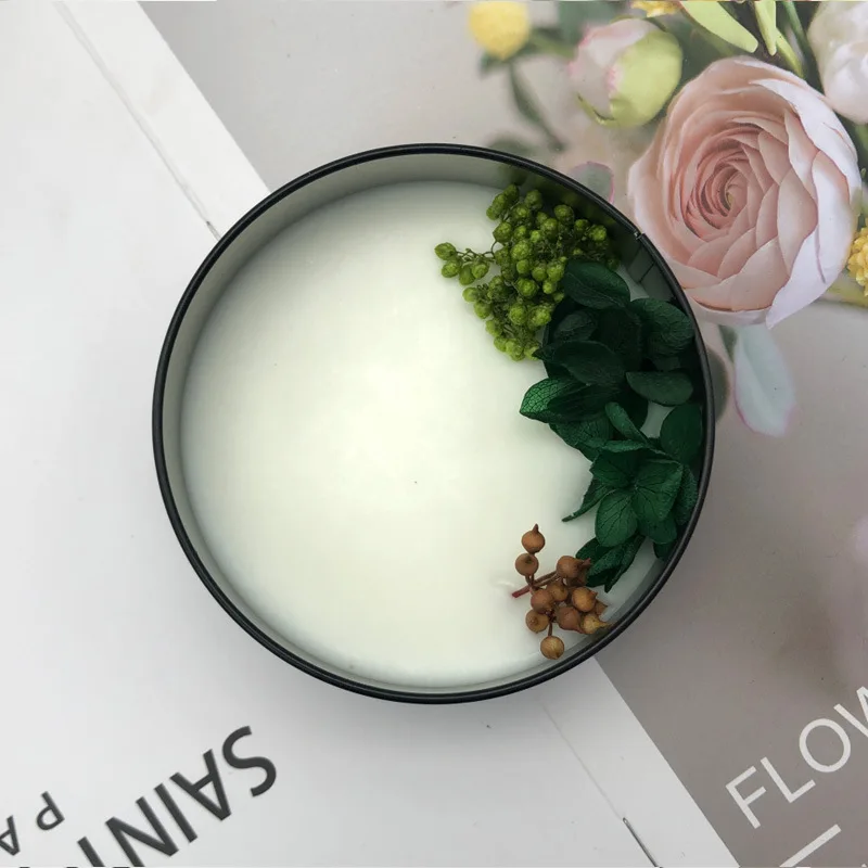 Long-Lasting Fragrance Handmade Scented Candles Customizable Label Luxury Vintage black Tin Scented Candle with flower