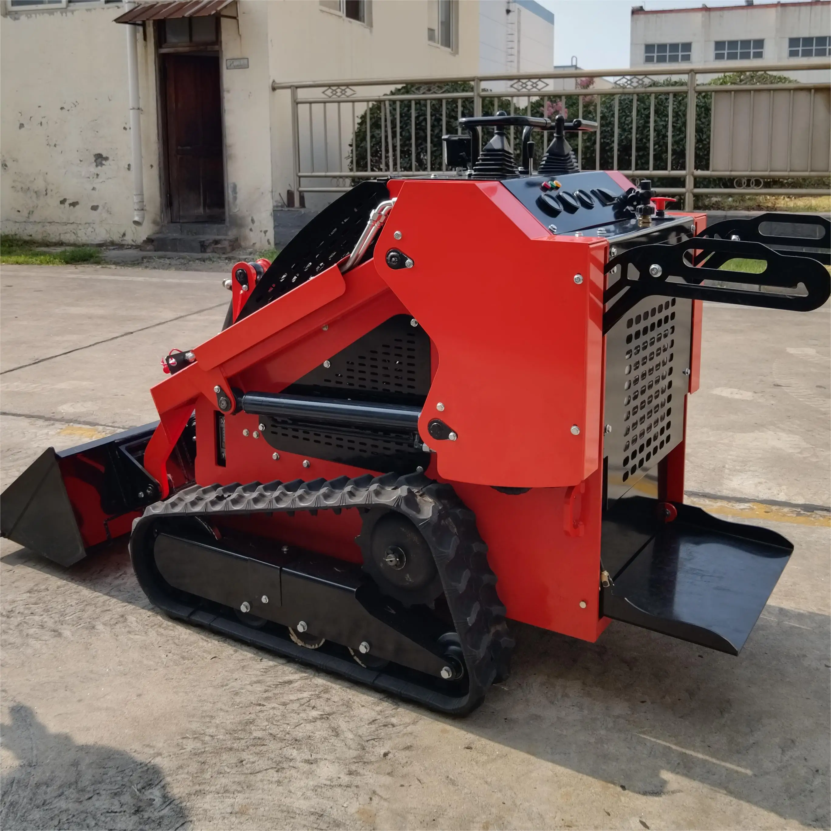Multi functional small sliding loader for construction machinery, cost-effective and door-to-door delivery