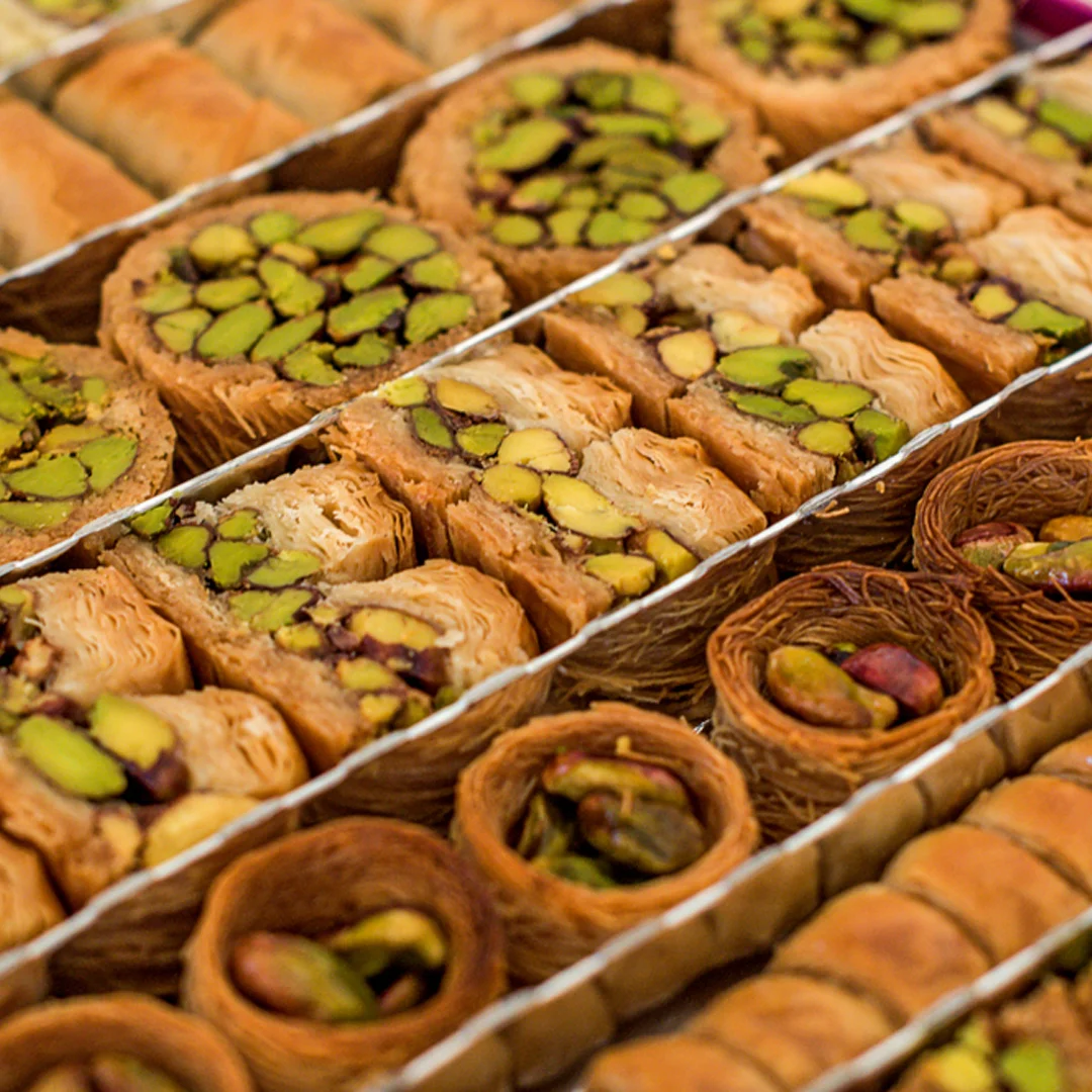 Excellent Quality Luxurious Assortment 750g Tin Mixed Baklawa Protein Arabic Oriental Sweets Manufacturing