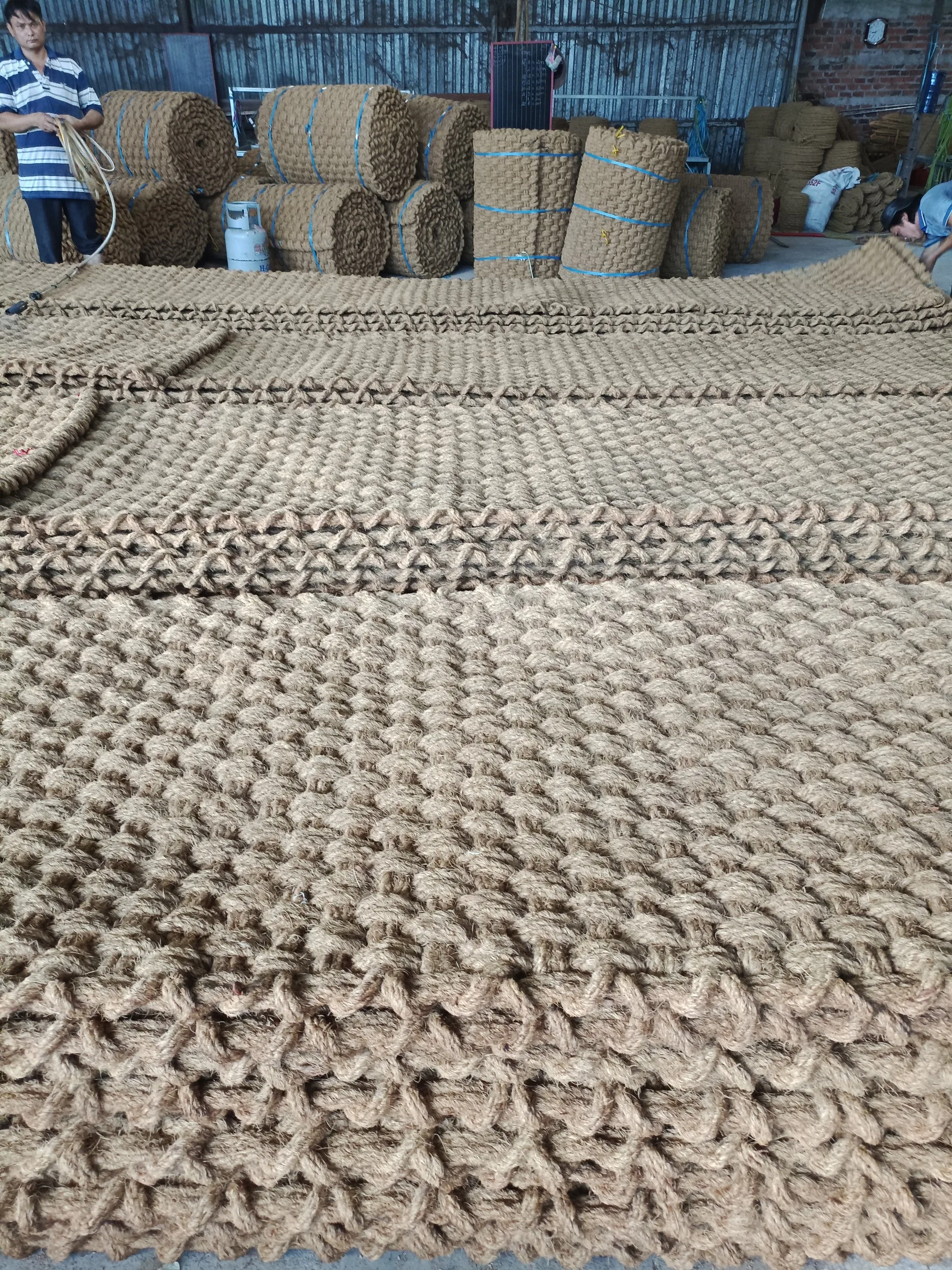 New Arrival 2023 Best quality Coconut plain coir mat from Vietnam for outdoor paving Size 1.0*10m , thickness 35mm 100% natural