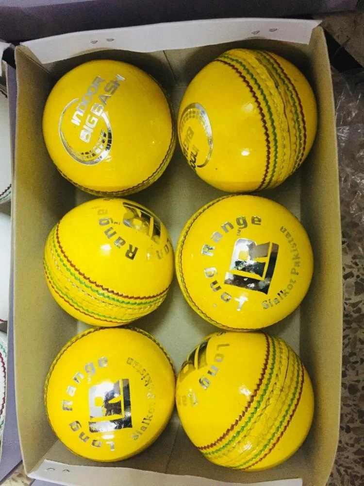 Изготовленные из натуральной кожи профессиональные шары для крикета в помещении