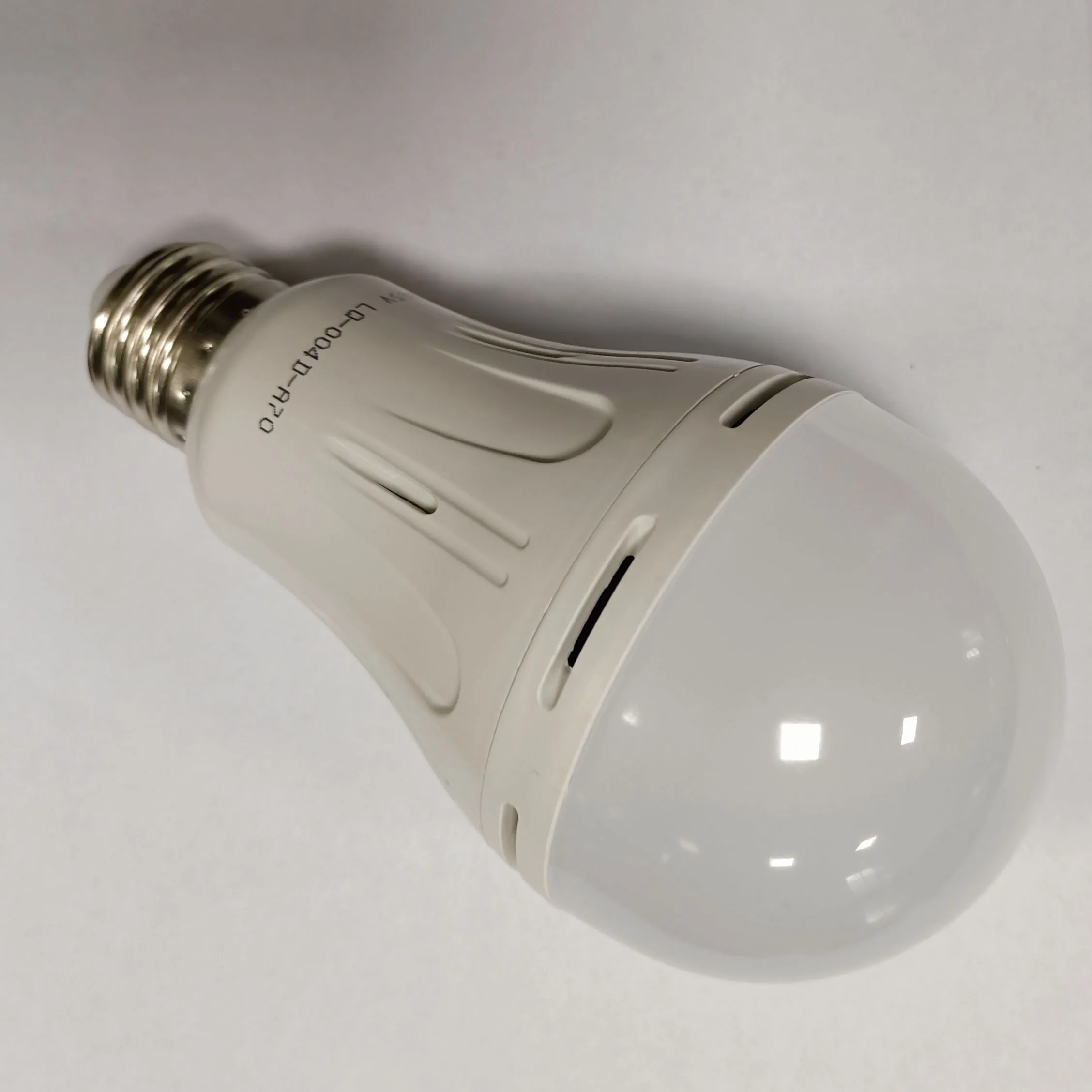 Wholesale Custom Energy Saving Led Light Bulbs Emergency Bulb B22 Led Lamp Light