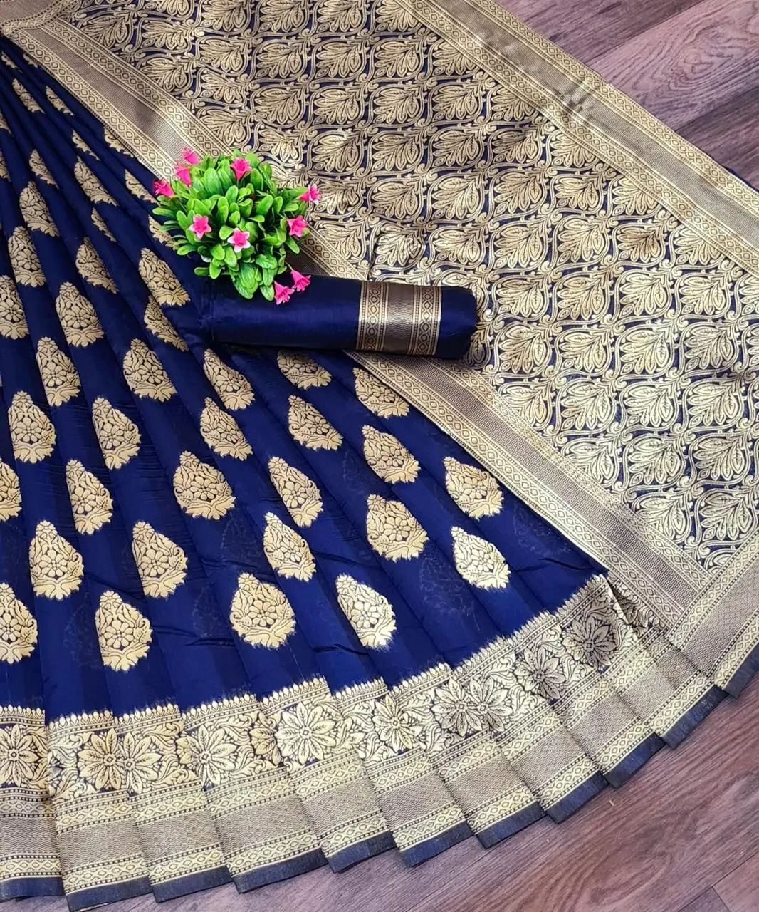 Indian New Trendy Designer Soft Banarasi Silk with Weaving Heavy Pallu and Same Weaving Border Blouse Saree for Women Wear