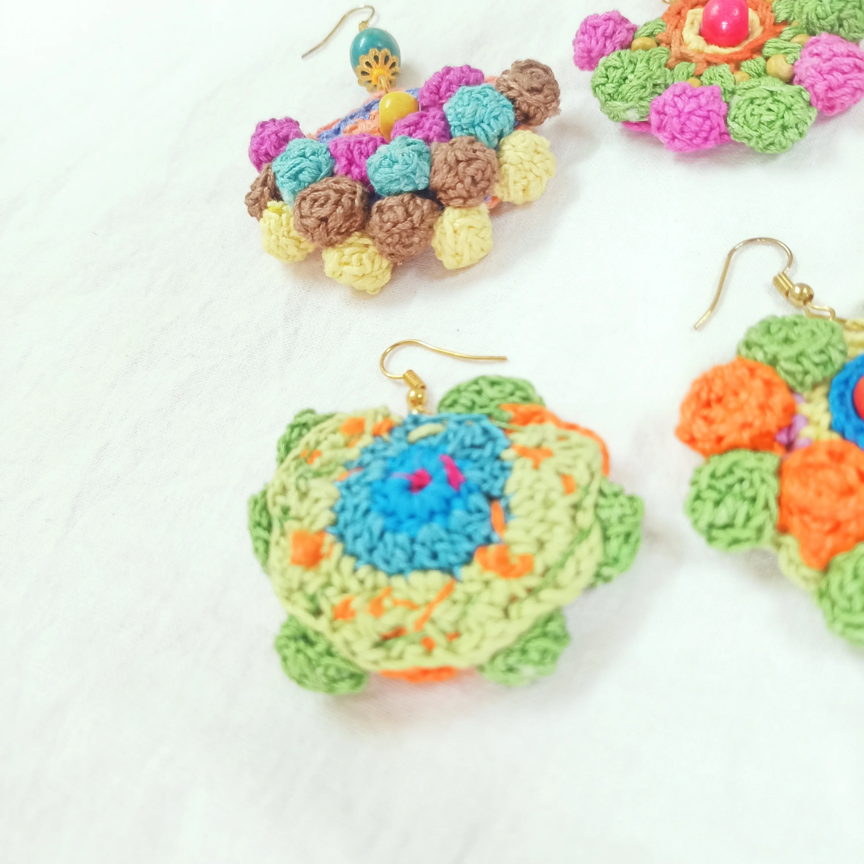 Изготовленные на заказ Разноцветные Вязаные серьги ручной работы в разных цветах идеально подходят для дизайнеров ювелирных изделий