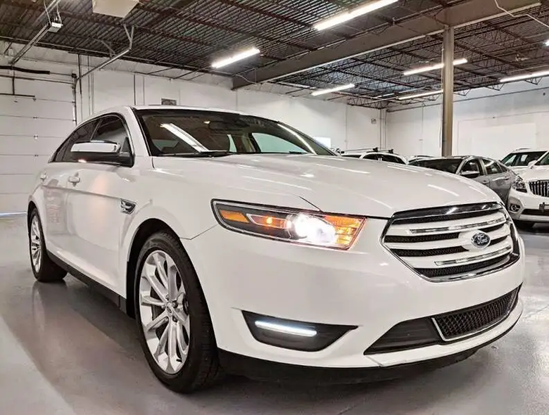 Дешевые достаточно используемые 2018 Ford Taurus ограниченные 4dr седан для продажи