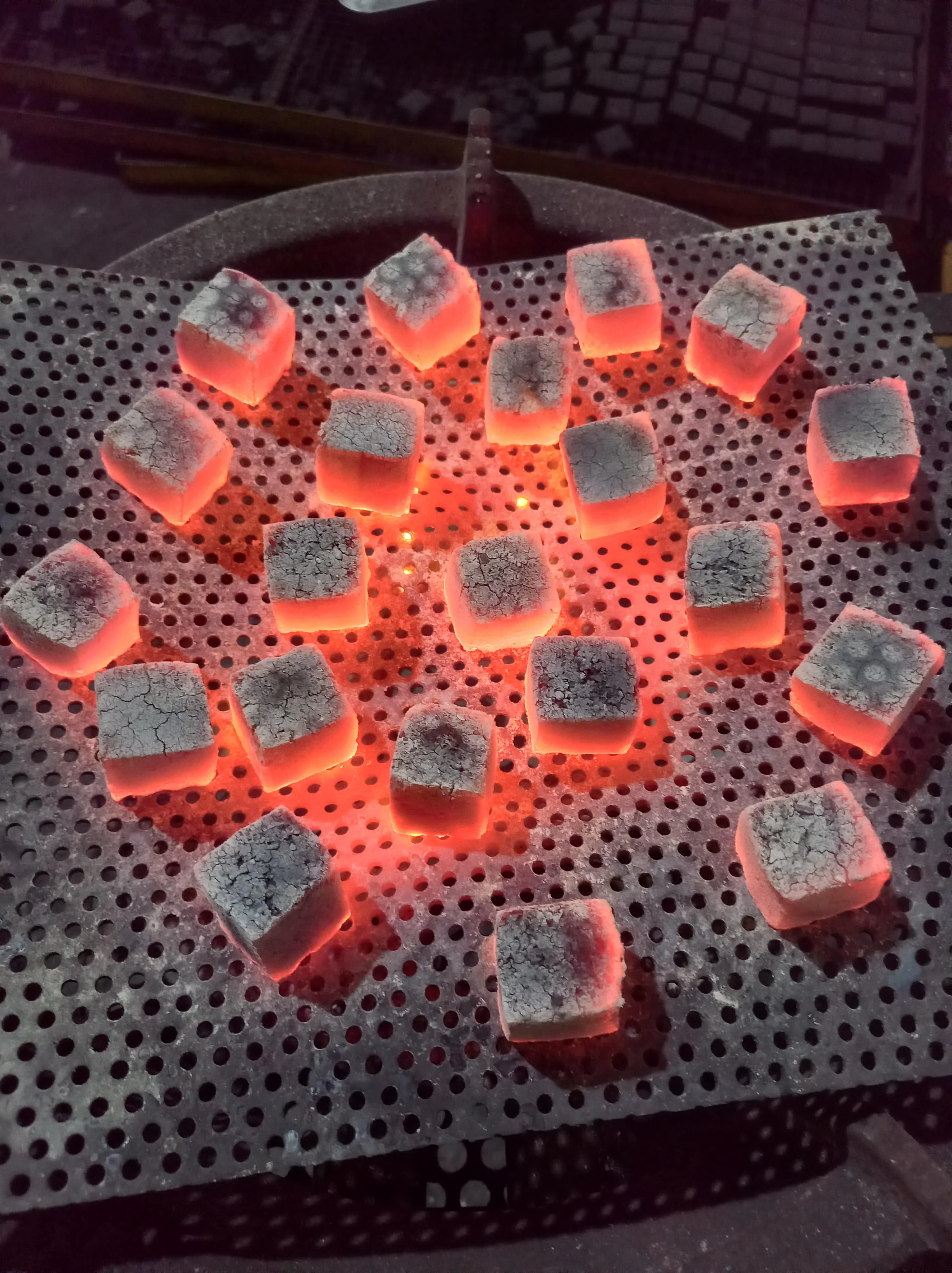 ATTRACTIVE PRICE Coal Coconut Charcoal From Indonesia Hookah Coconut Shell Charcoal