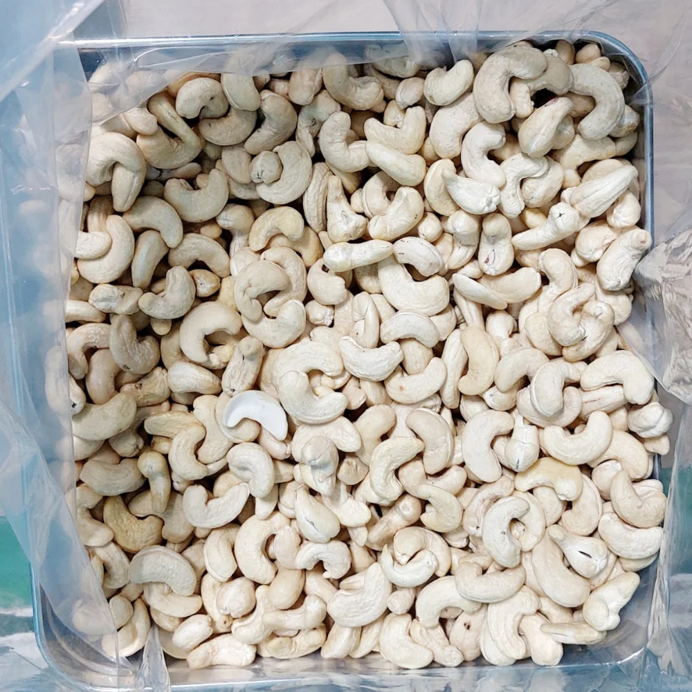Hot Sale Customized Cutting Size Kaju Nuts From Vietnam Roasted Raw W180/W320/W240 Grade Cashew Nuts Dried Fruit AFI Certified