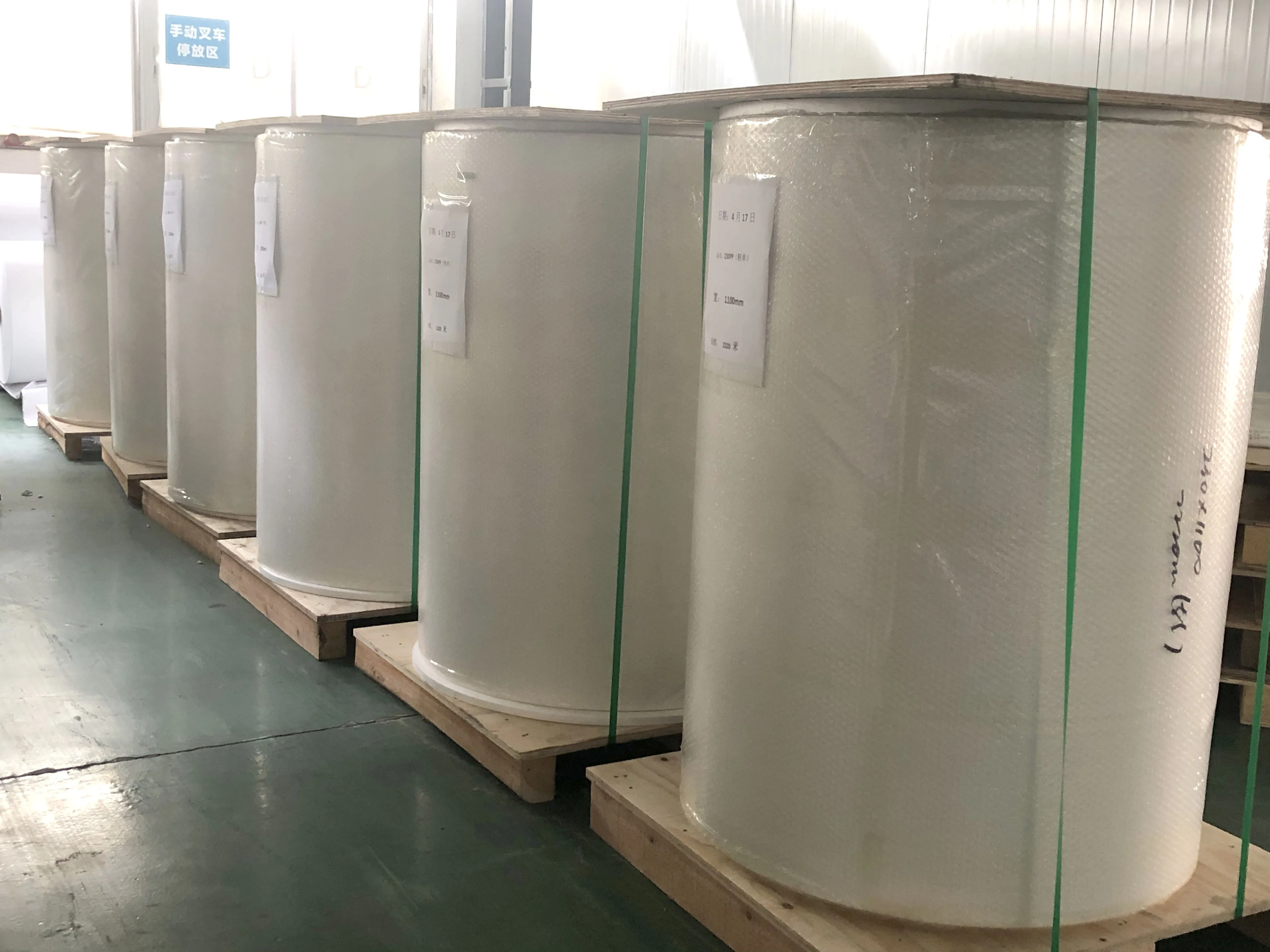 Lizheng non-tearable waterproof inkjet matt gloss 70/80 gsm paper jumbo roll pp synthetic paper jumbo