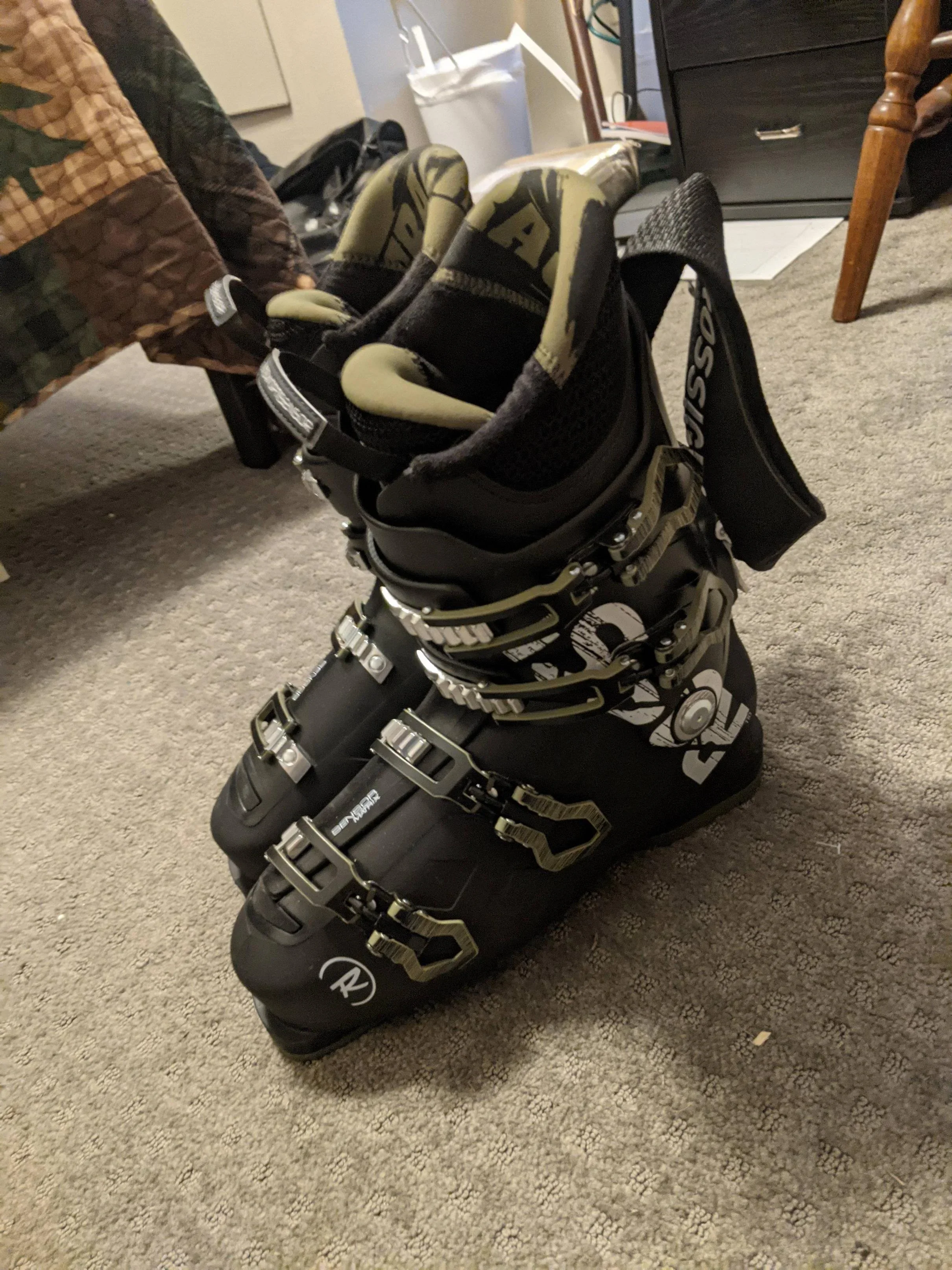 Skiing Shoes Wholesale As Per Customer Demand