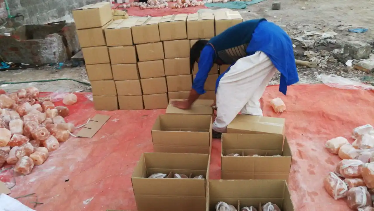 wholesale Animal Licking Himalayan Pink Sal Natural Pure Salt Block on Rope for Horses   Cattle Rabbits Himalayan edible salt