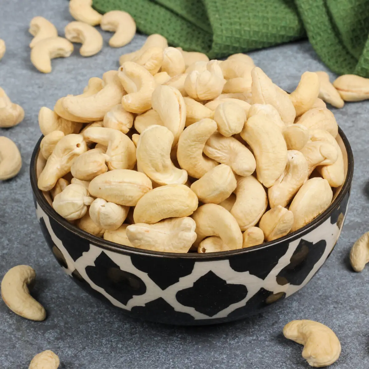 Best Quality Cashew Nuts for Healthy Eating and Energy Available at Affordable Price From Indian Exporter