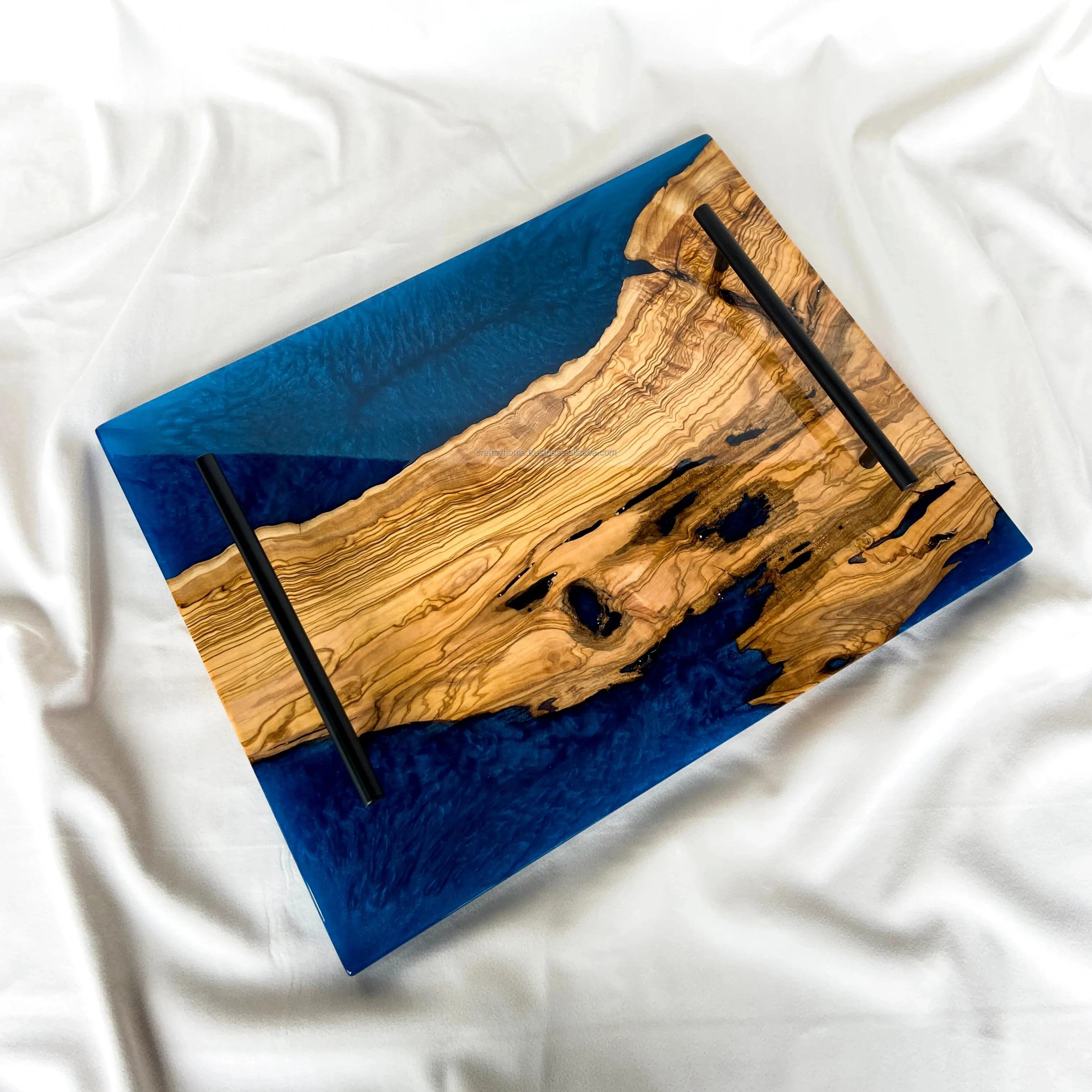 Hot Selling Wooden And Epoxy Resin crafts Wedding Serving Trays With Metal Handle For Home Restaurant Decorative Tableware