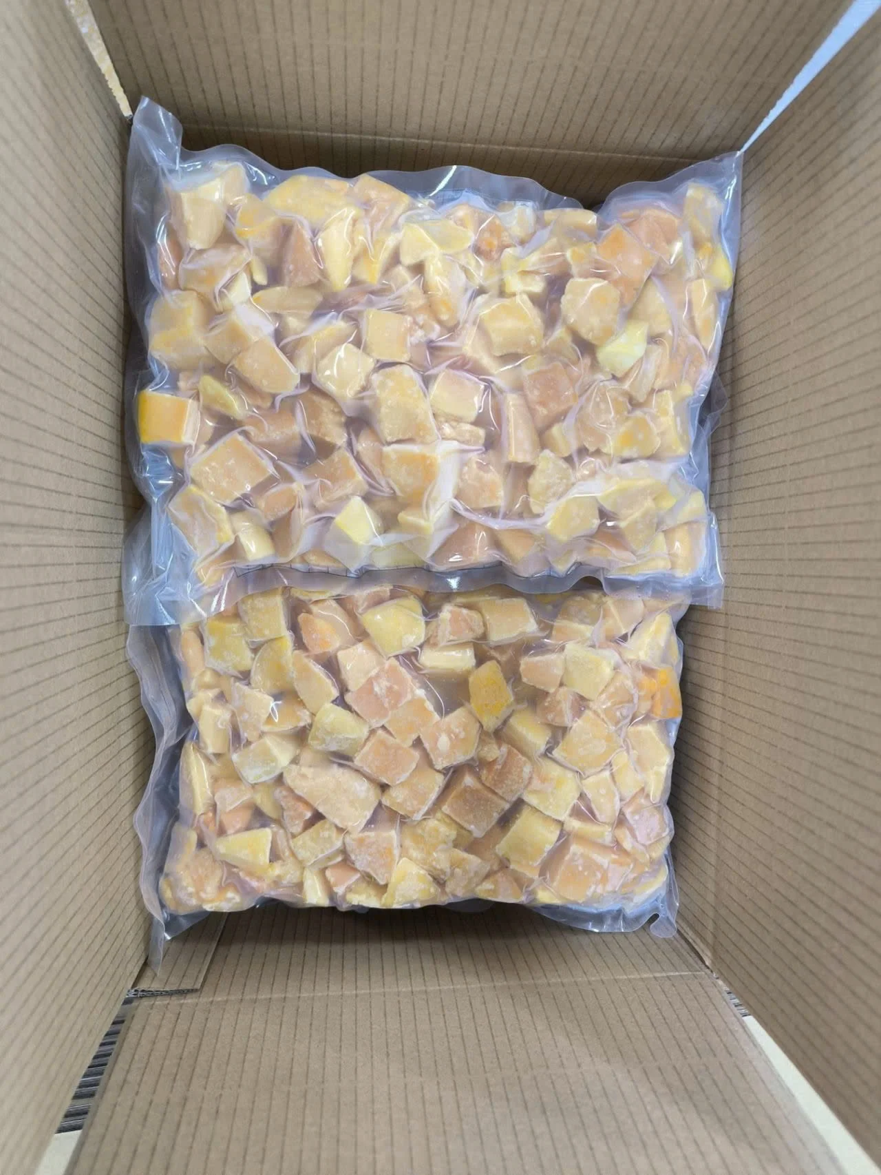 FROZEN MANGO CHUNKS / READY FOR SMOOTHIES AND DESSERTS / MADE IN VIETNAM