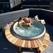 Softub 300 - 5-6 Person Hot Tub