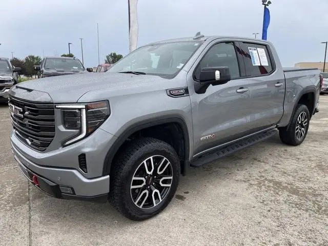 Хорошо используемый 2023 GMC Sierra 1500 AT4