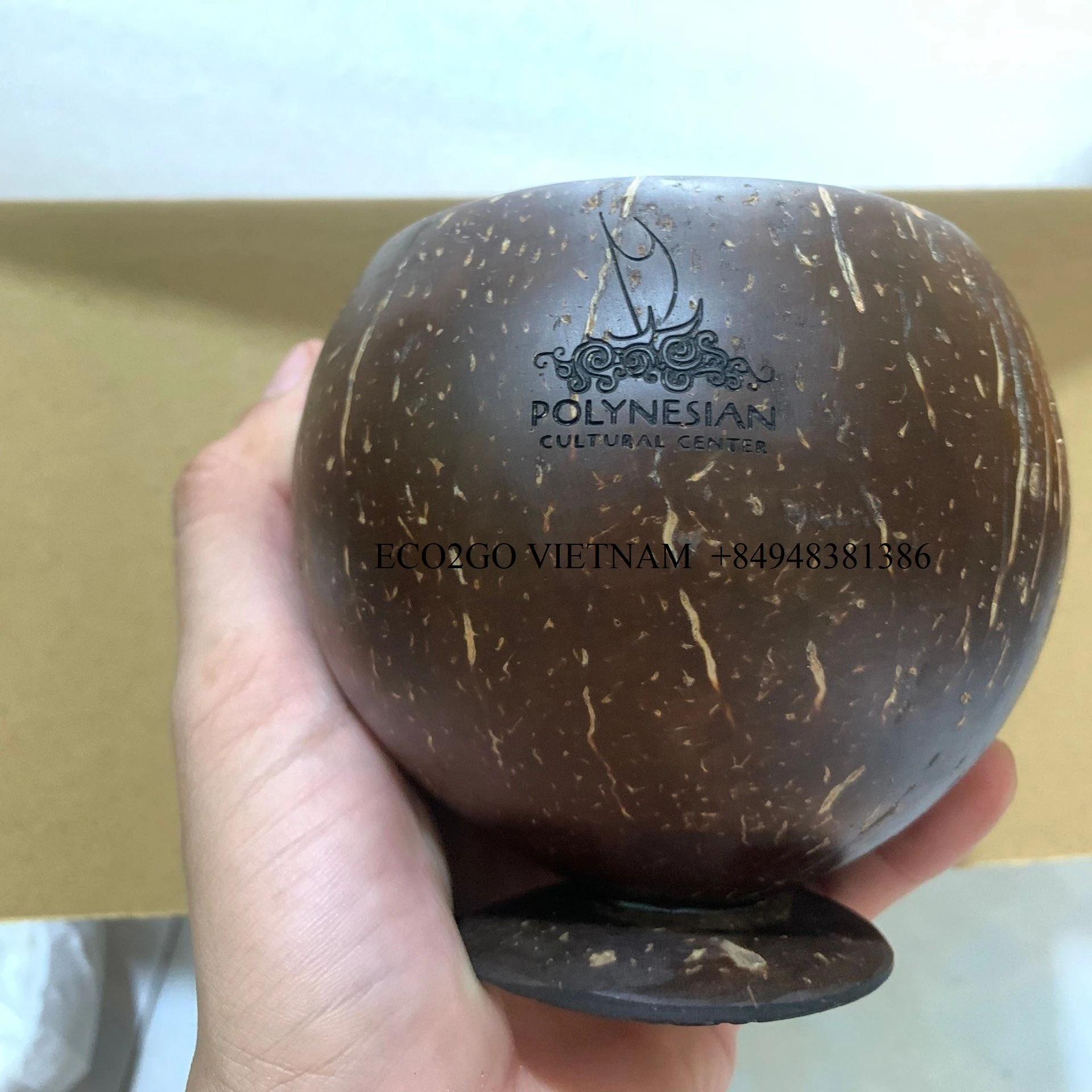 Wholesale bulk high quality coconut drinking cups various sizes with spoon cheap price and engraved laser logo customized
