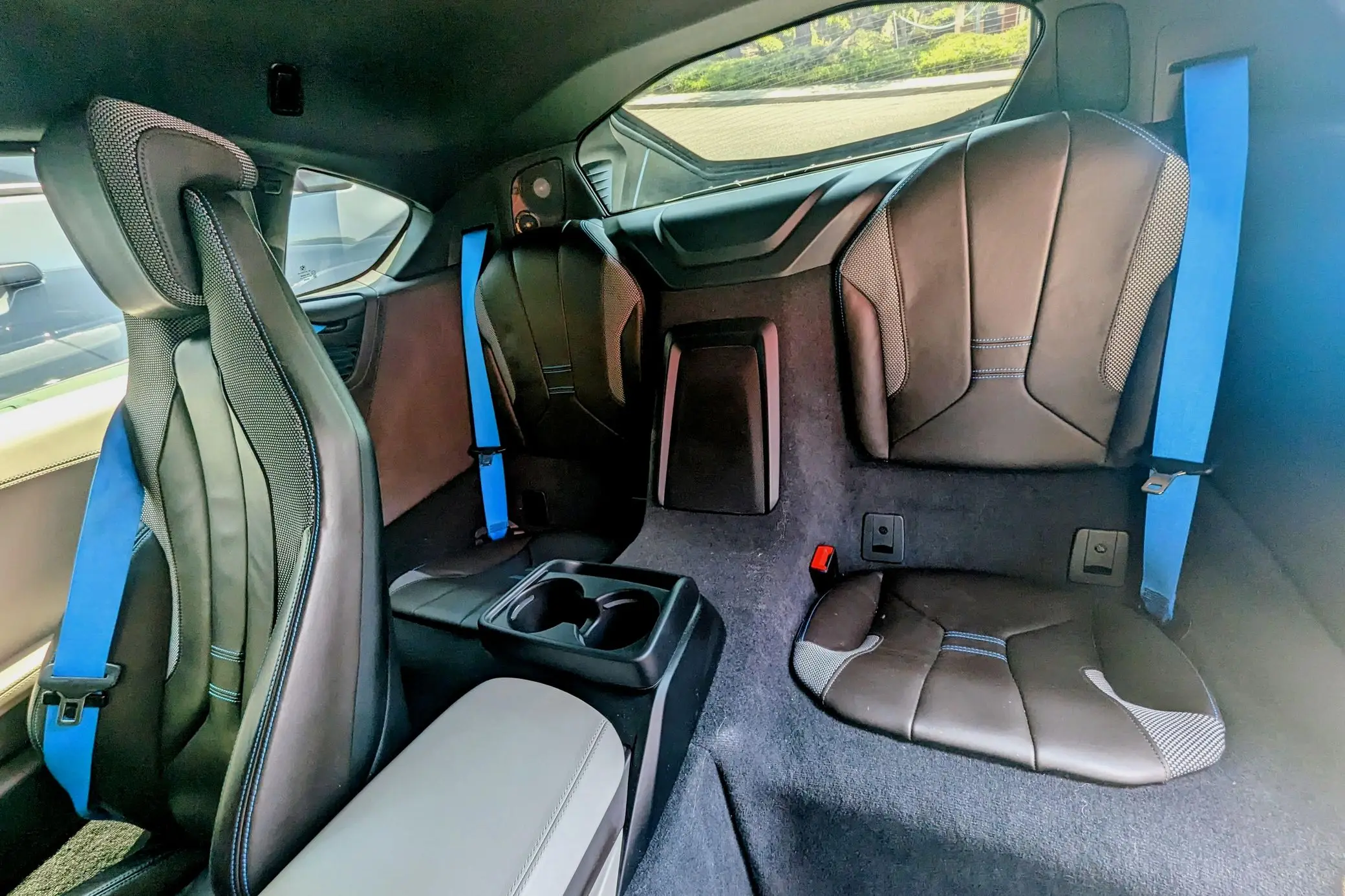 USED  2015 B-M-W i8 357 Horsepower AWD Tera World Package Western-Owned 1.5L Turbocharged Hybrid I3 Engine