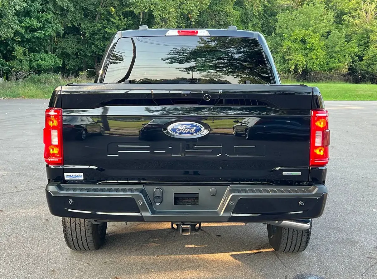 Довольно Подержанный 2021 Ford F-150 XLT 4x4 4dr автоматический супер-Экипаж 5 готов к работе