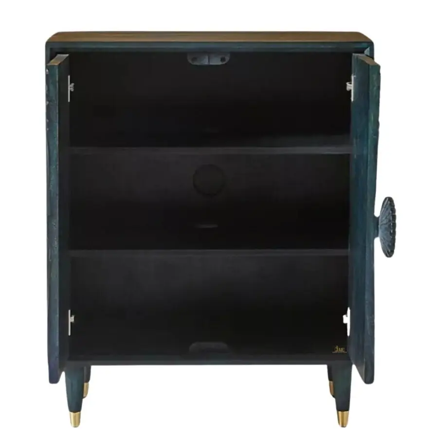 Luxury White Rustic Wooden Sideboard Cabinet with Solid Metal Doors Shelves Western Culture Style for Living Room Laundry Use