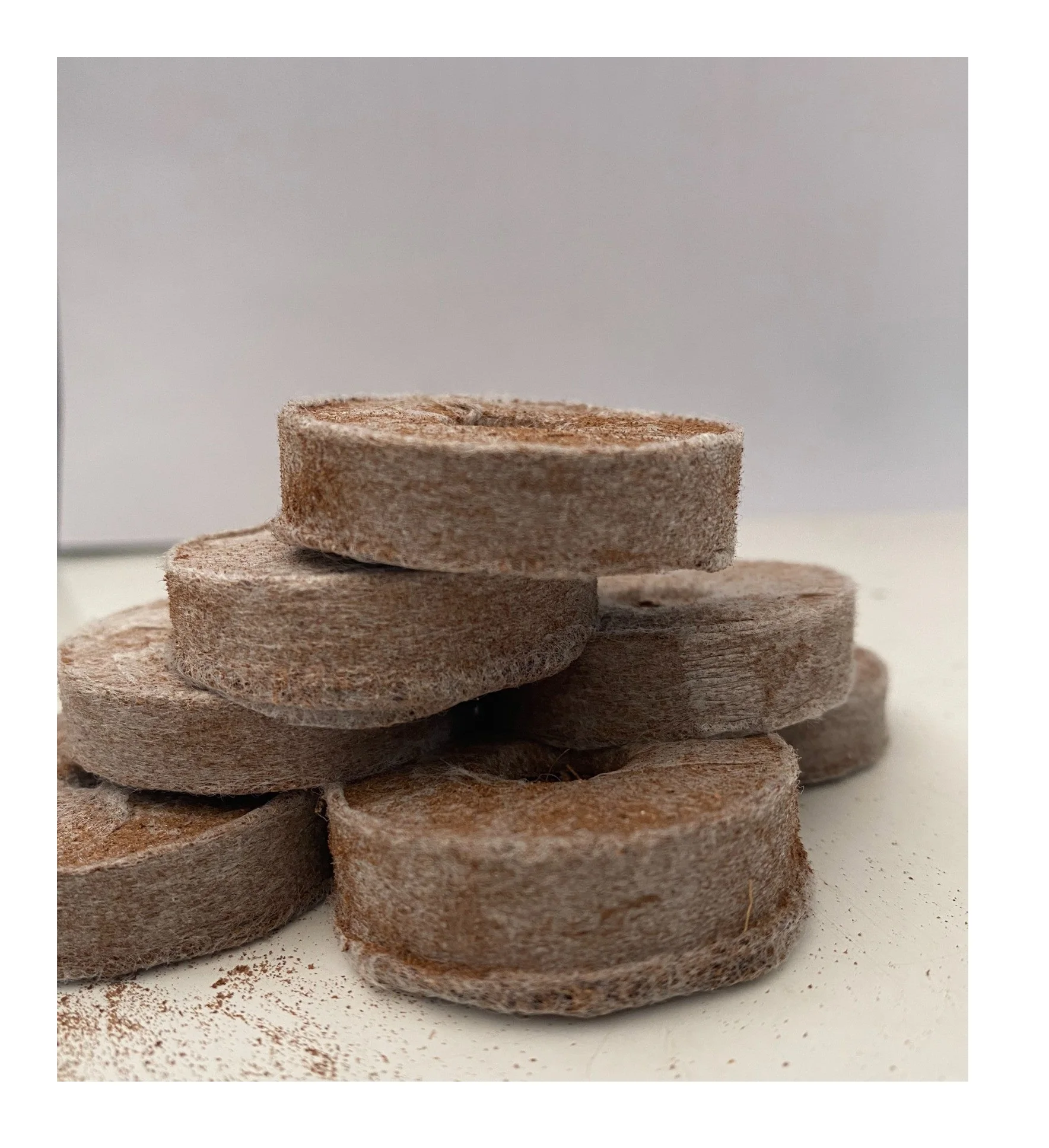 Sustainable Coconut Fiber Pellet/ Coconut Peat To Grow Netted Seed Starting Pellets Coconut Tablets From Vietnam