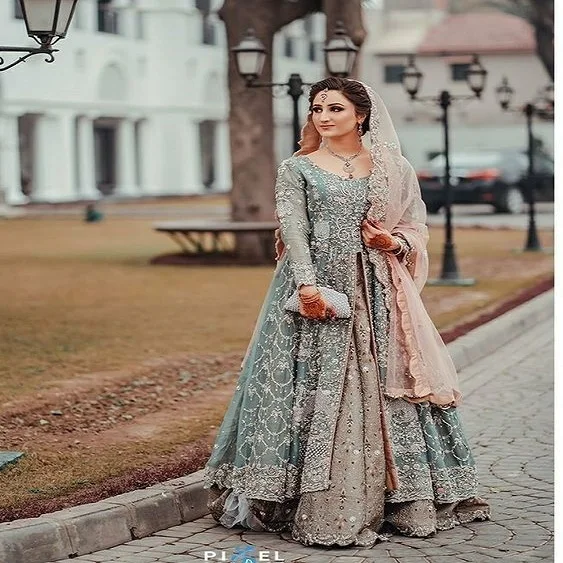Эксклюзивная королевская свадьба специальная для Navratri Light Lehenga с тяжелой вышивкой коллекция индийских Pakistani Low P:rice