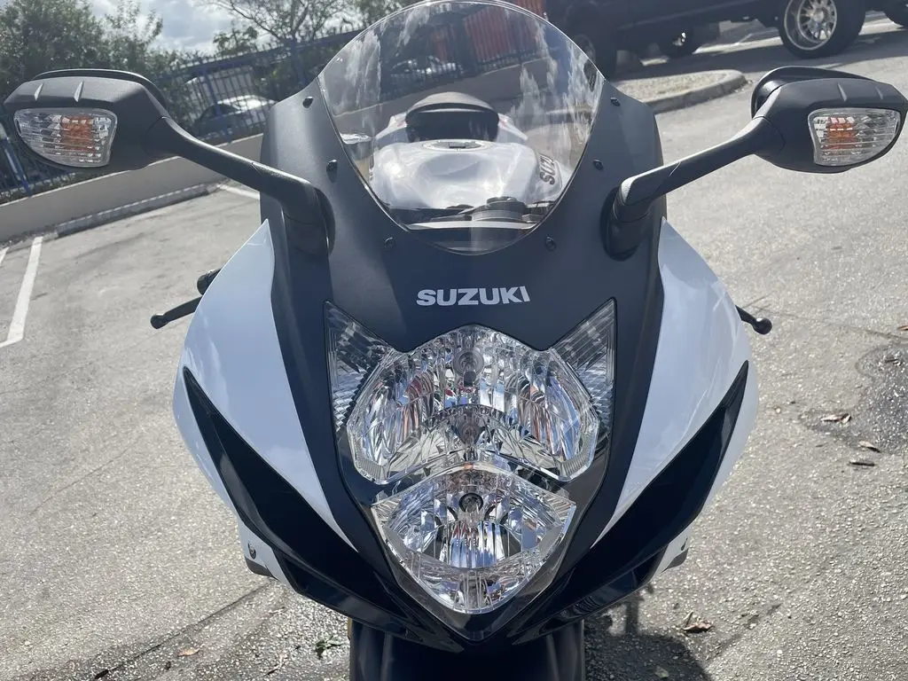 2023 SUZUKI GSXR750 FRONT.jpg