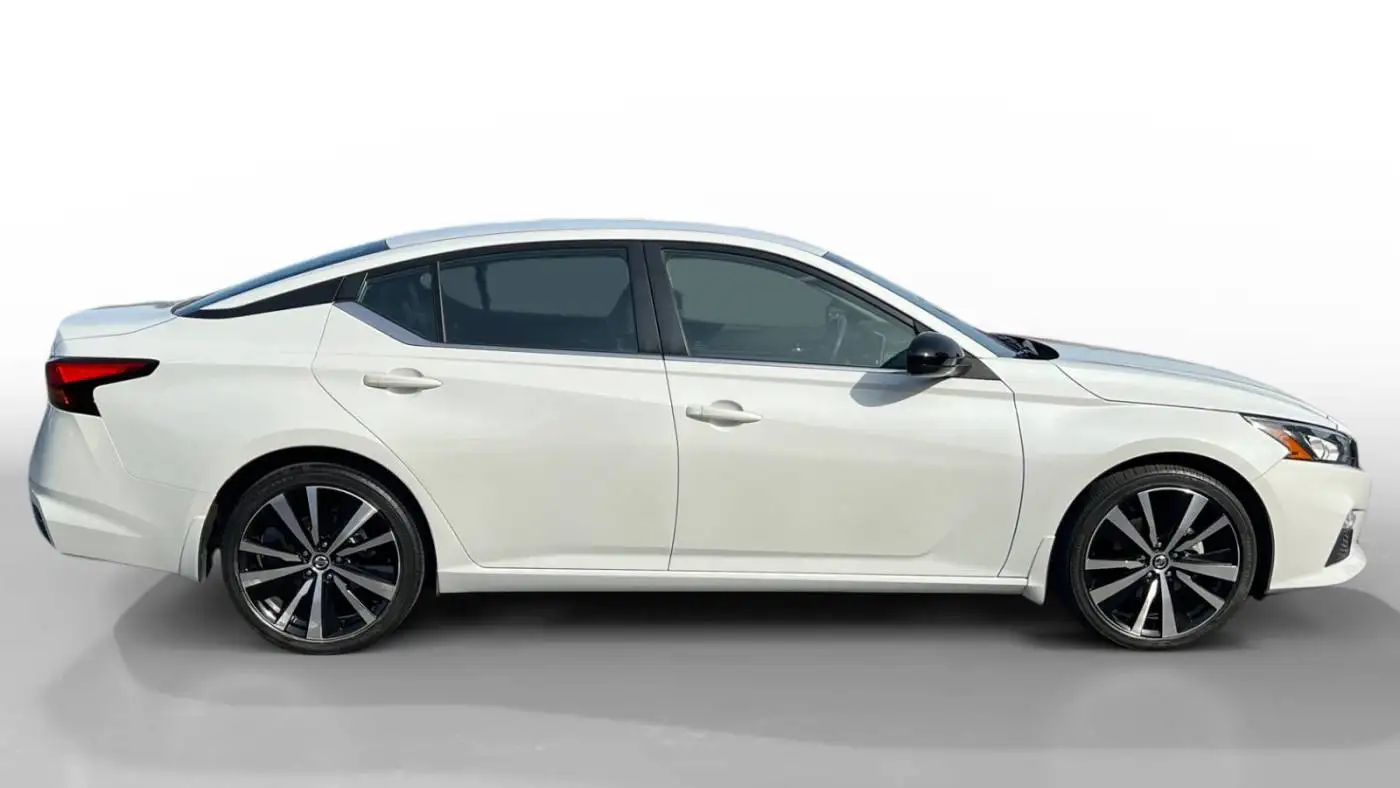 Справедливо используемый 2022 Nissan Altima
