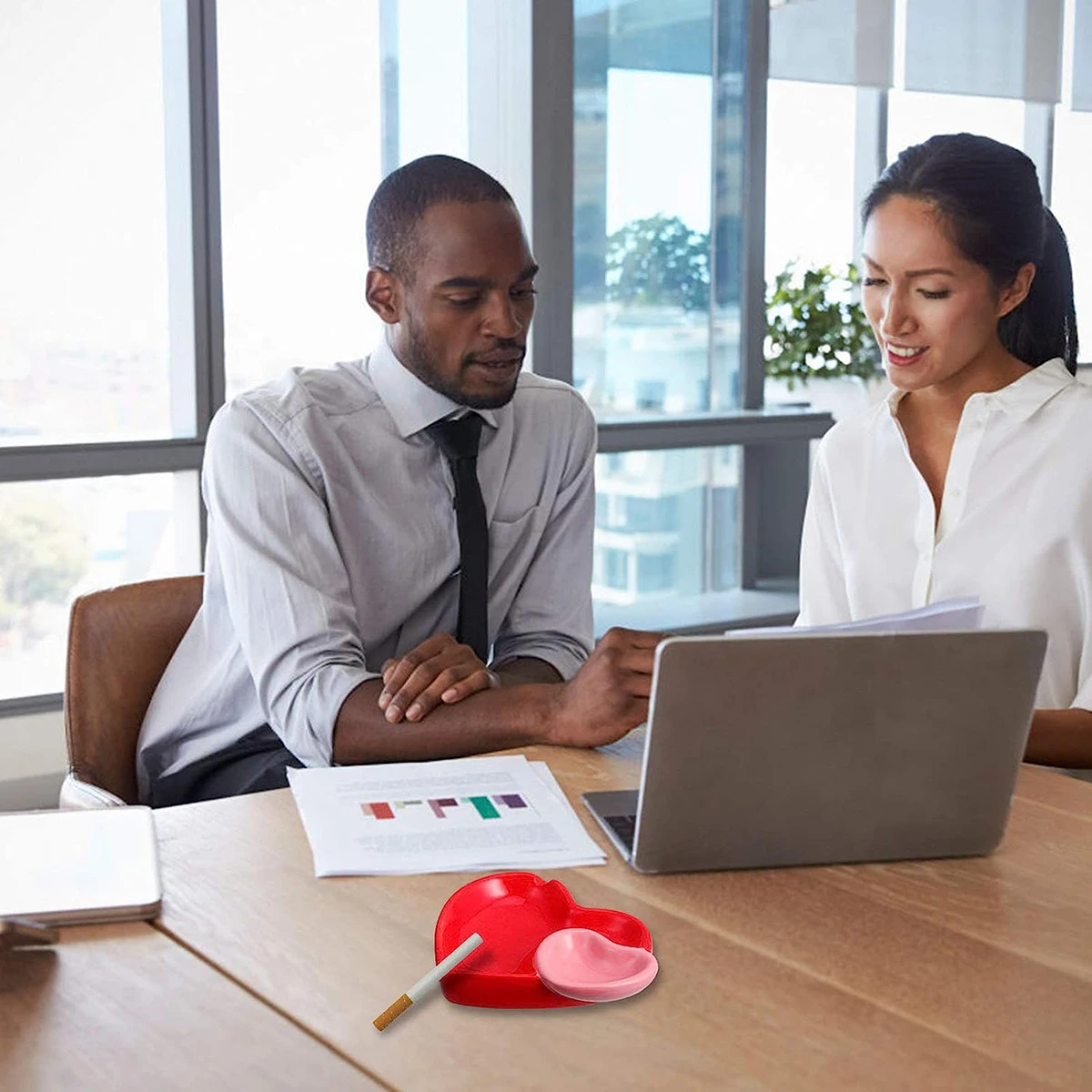 Custom Wholesale Cigarette Ashtrays Decorative Red Pink Heart Shape Ceramic Ashtray Multi- Function Cigarette Accessories