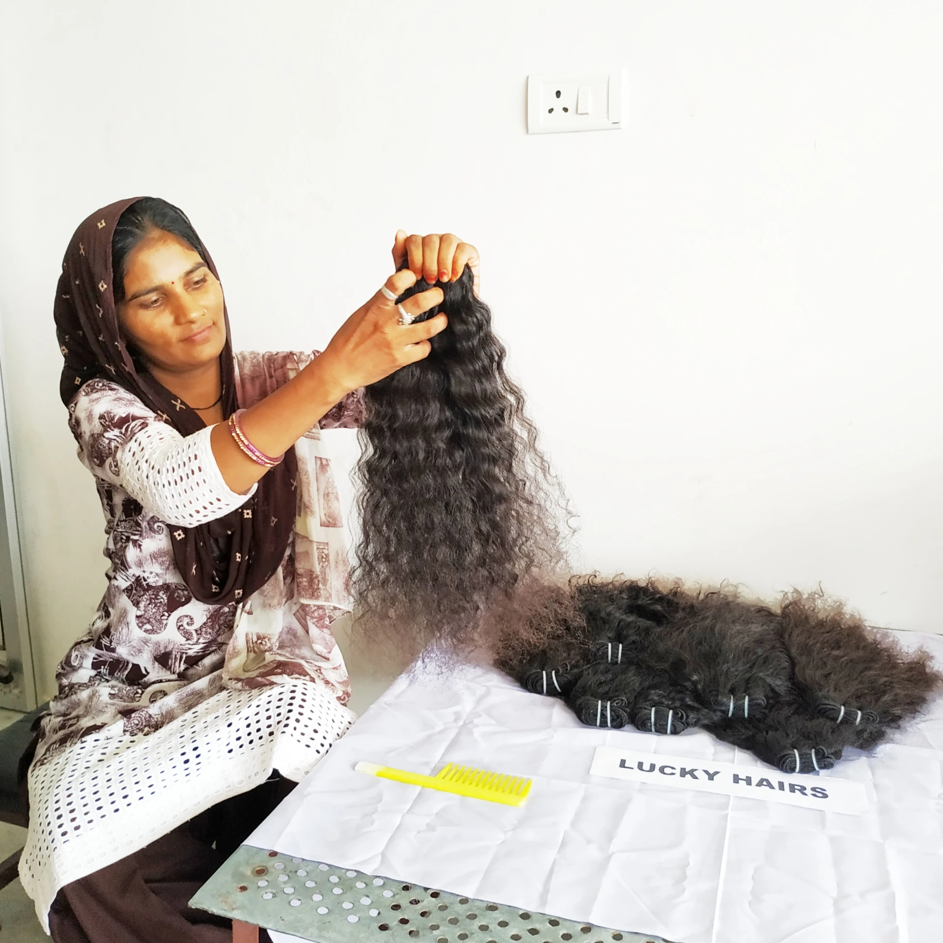 Natural human hair extensions Curly bundles Unprocessed Cuticle Aligned Virgin Brazilian Human Hair Weaving