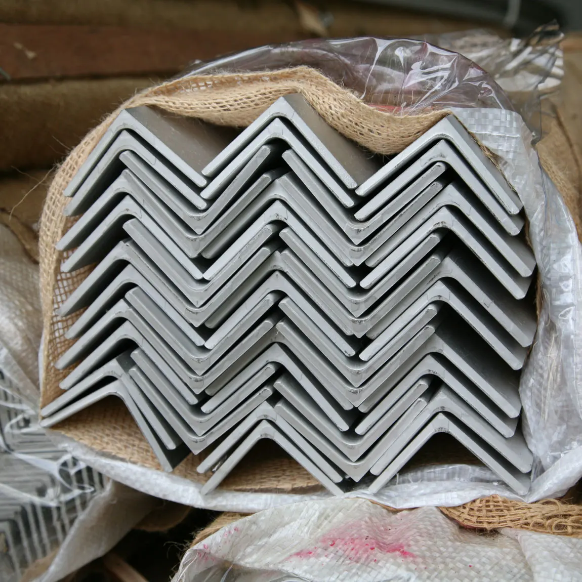 Construction Building Material Galvanized Angle Steel SS400 A36 Black Iron Angle Bar