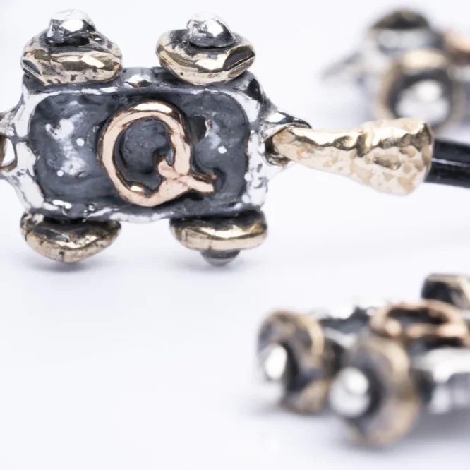 Unisex lettering bracelet with 925 silver cart and bronze leather cord