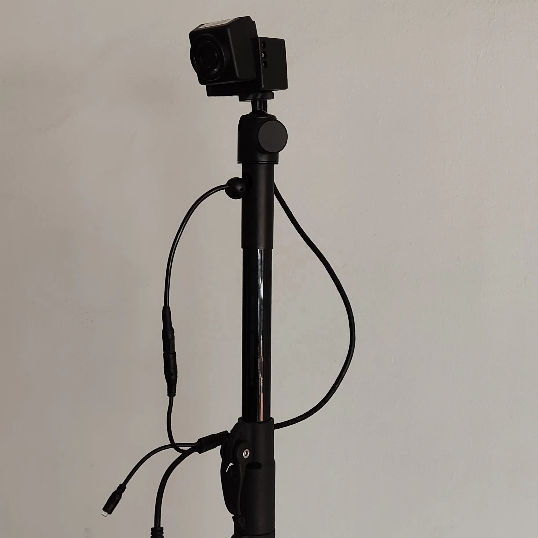 traffic counter supporting pole