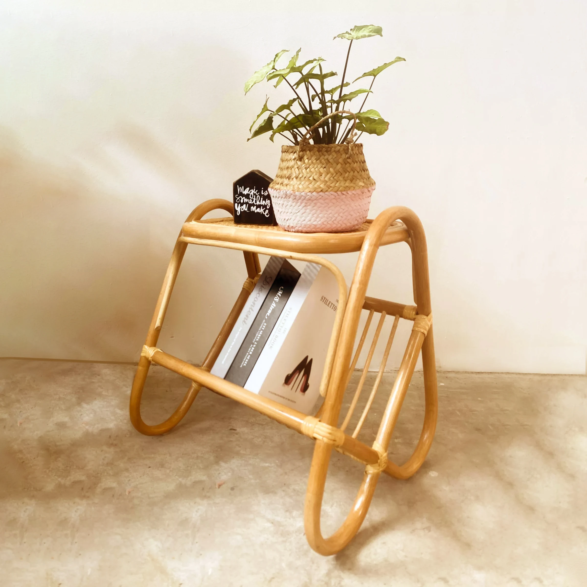 Многофункциональная ротанговая стойка для магазинов и подставка с ротанговым столом 2 в 1 от вьетнамской