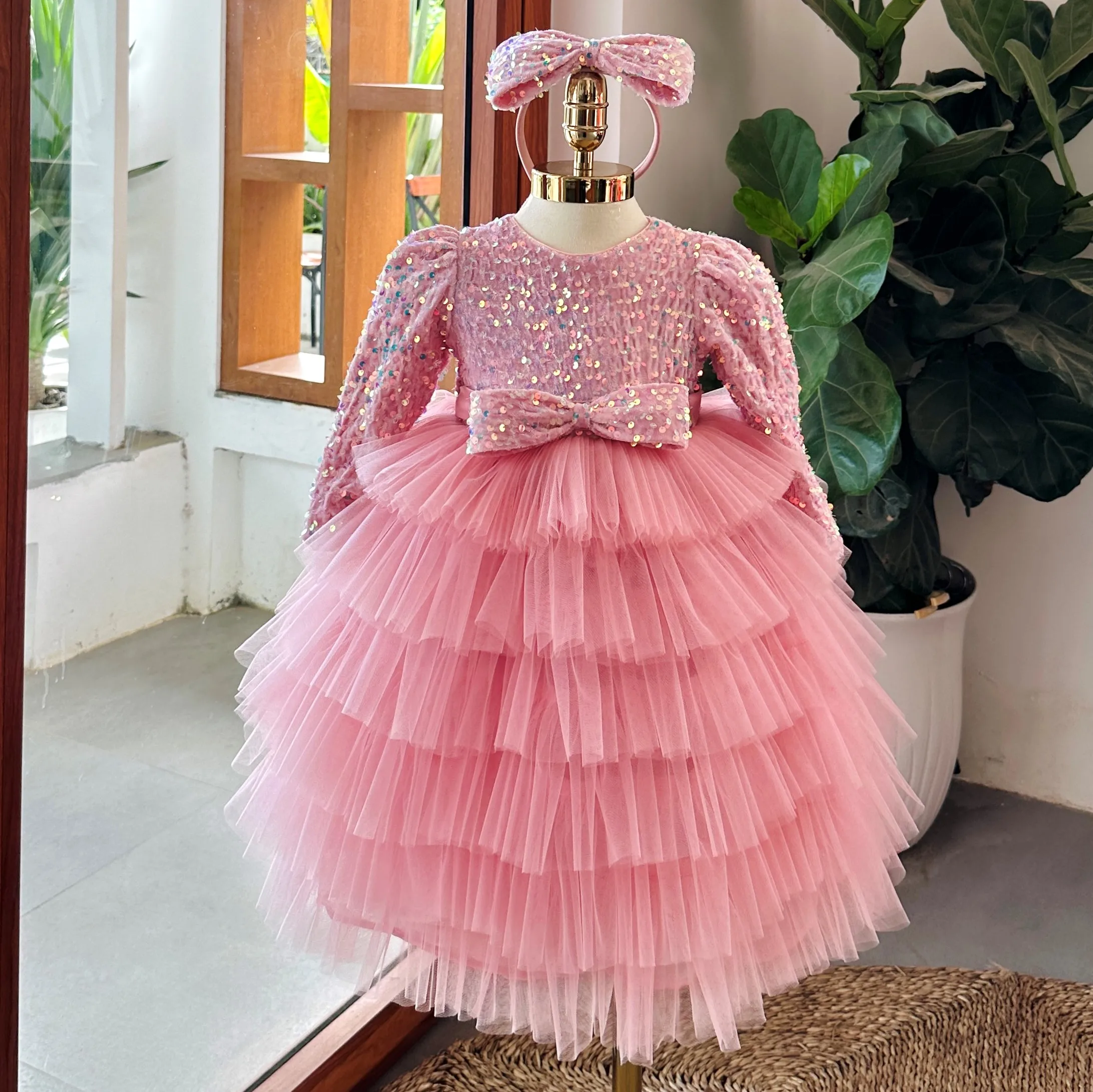 High Quality Velvet Embroidered Sequins Mesh Long-Sleeved Winter Dress for Girls Beautiful Chinese Style Size Viet Nam 12 Old