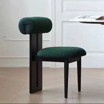 Стул для отдыха из массива дерева