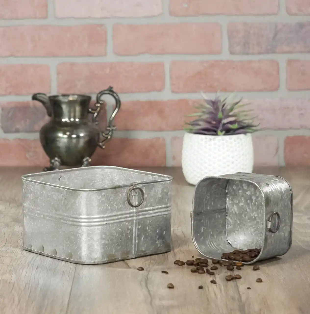 Innovative Square Metal Galvanized Flower Pot Customizable Antique Classic Design for Garden Decoration for Nursery Use