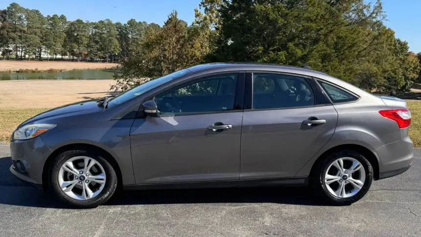 2014 Ford Focus SE седан б/у автоматическая коробка передач кожаные сиденья задняя камера подставка на крышу из сплава Электромобиль Темный