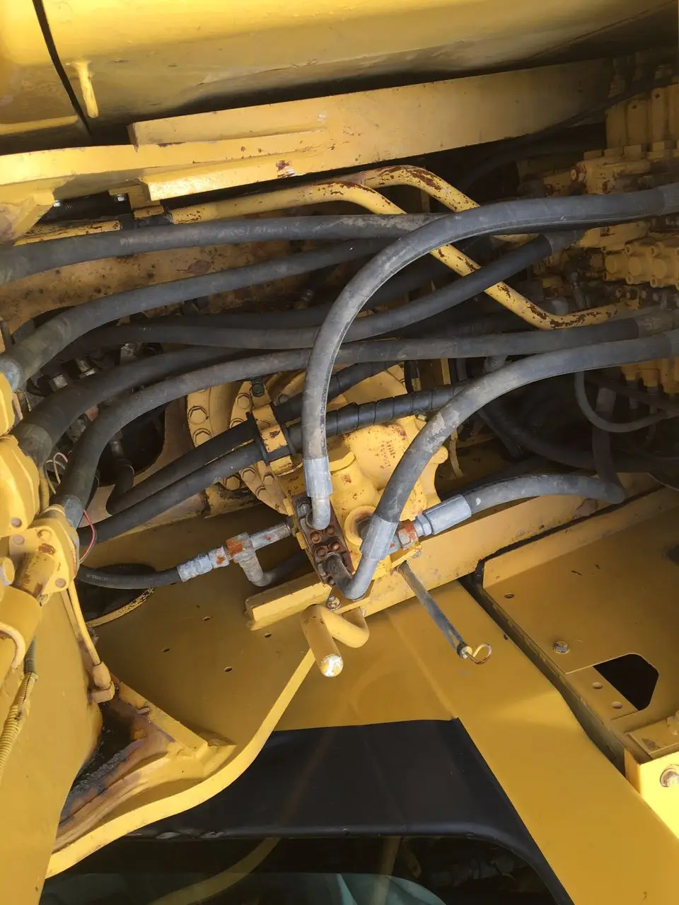 Экскаватор б/у оригинальный PC220-7 Komatsu PC240 PC210 pc200для продажи по самой низкой цене с низким потреблением масла