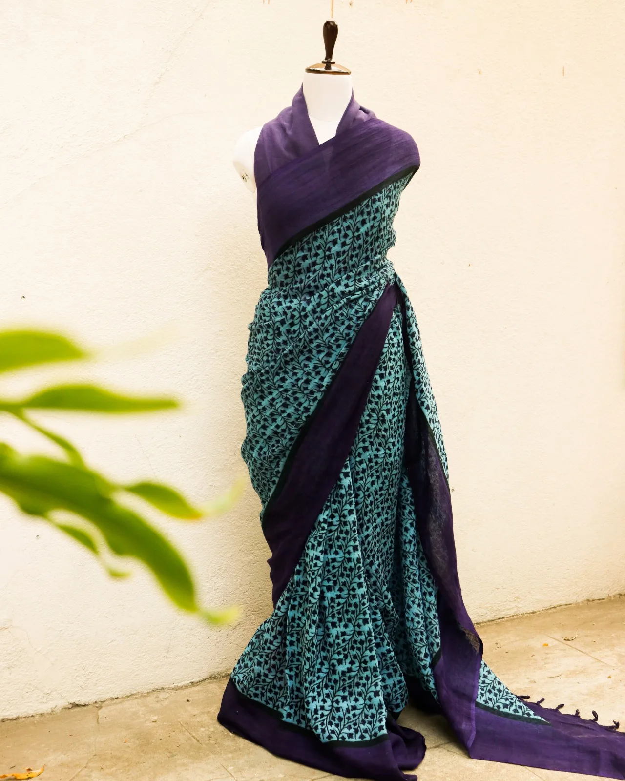 Top Selling Traditional Zari Border Cotton Sungudi sarees beautiful design for women at Inexpensive Price from India