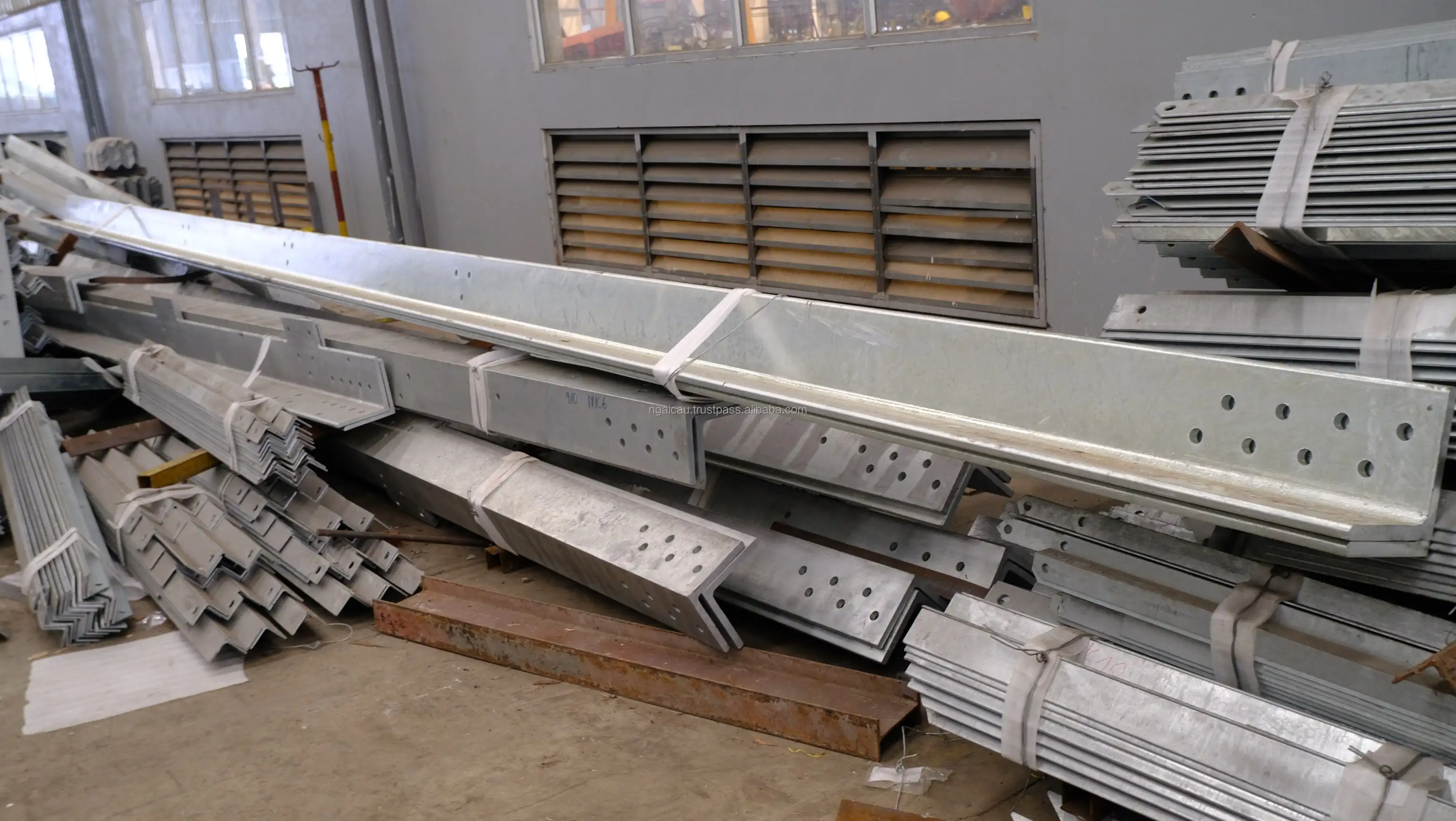 By The Customer Design: 110-500 KV Galvanized Steel Lattice Power Steel Tower Produced In Viet Nam