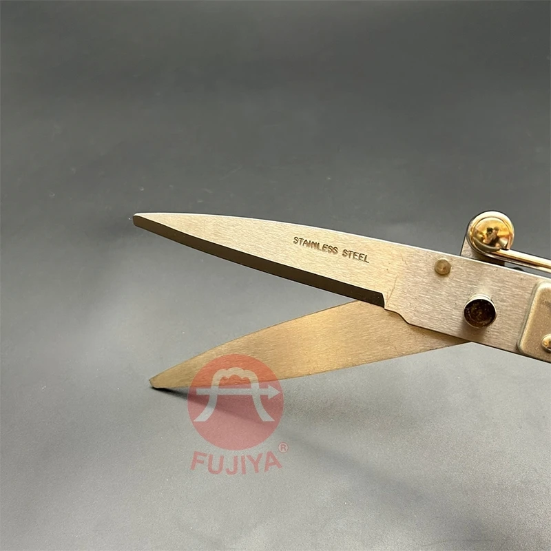 Comfortable Non-slip handle Bypass hedge shears lawn garden pruning shears large scissor