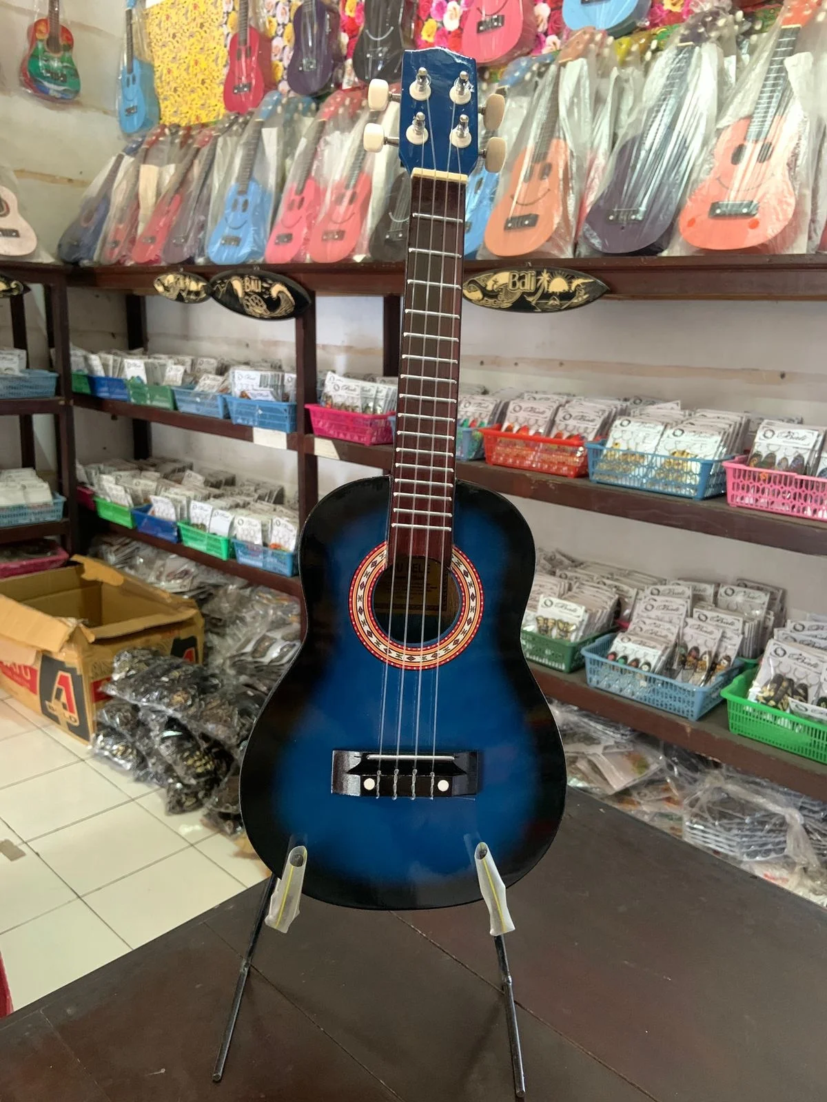 Nice product customized logo and design wholesale available in may colors wooden Bali cheap Ukulele