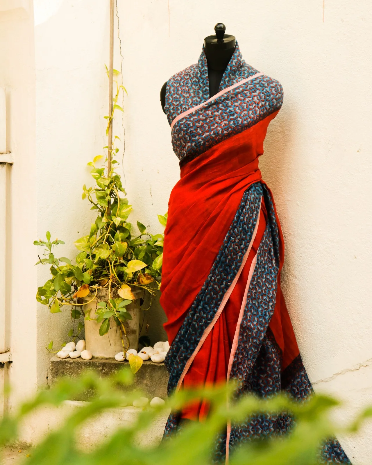 Top Selling Traditional Zari Border Cotton Sungudi sarees beautiful design for women at Inexpensive Price from India