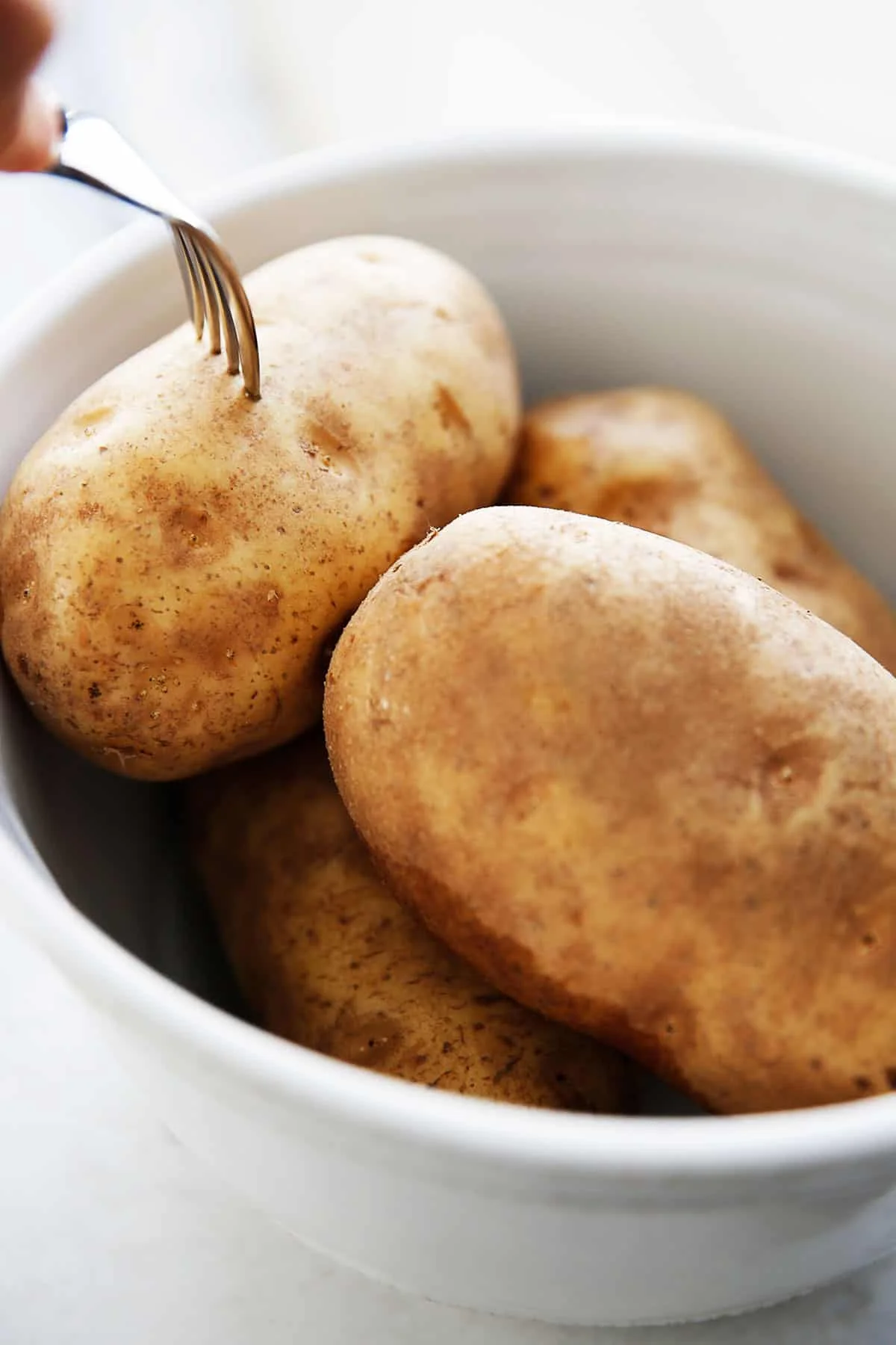 New crop mesh bag pack Yellow flesh potato wholesale fresh potato ,and Supplier beautiful to eat, delicious, 100% halal