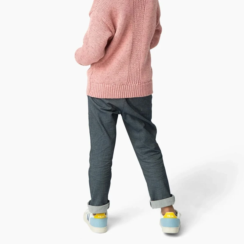 Young Girls Slim Fit Denim Jeans Kids Fashion Clothing Wholesale OEM Customizable High-Quality Bangladeshi Manufacturing