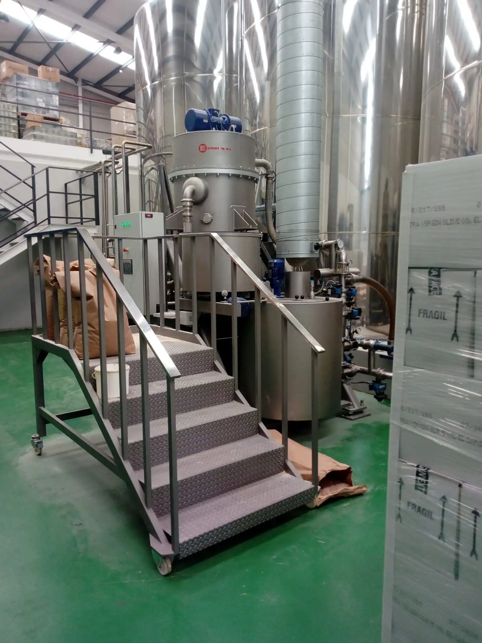 spotless soft olive oil in PET format for cooking