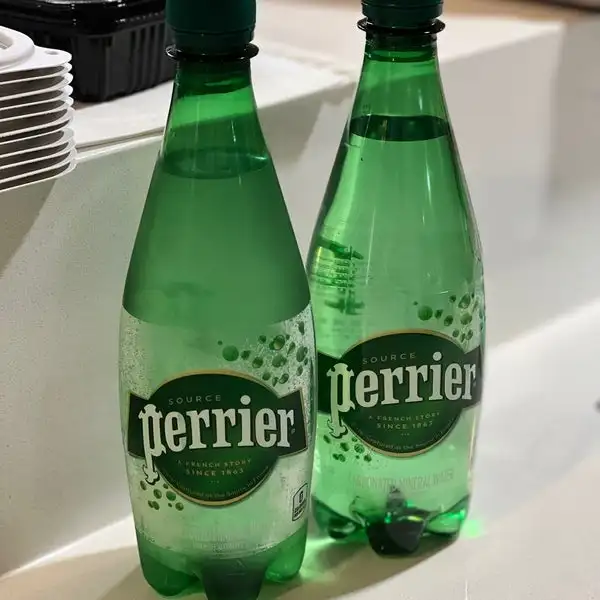 Оригинальная блестящая минеральная вода Perrier 500