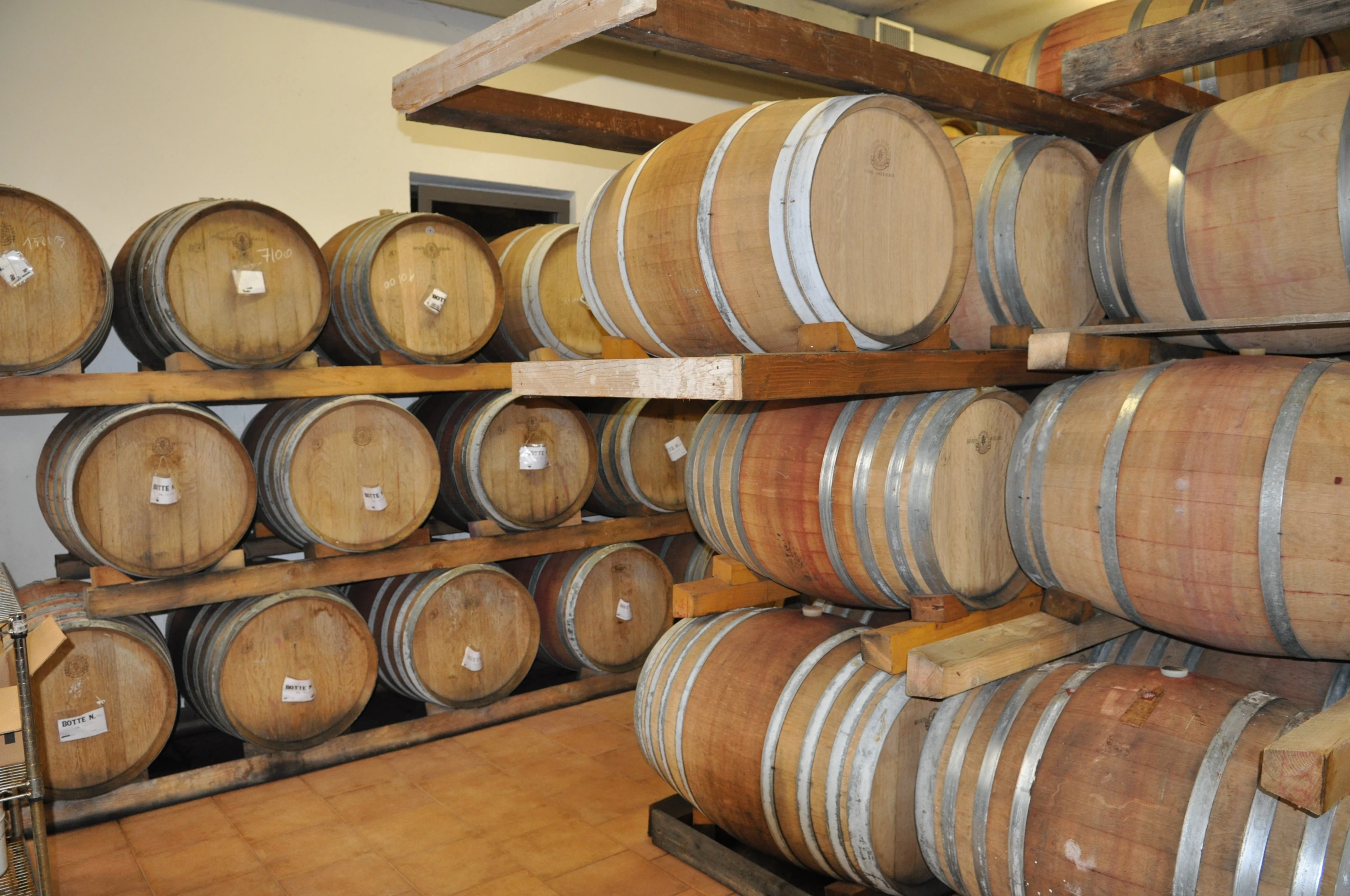 high quality italian red wine set 6 wine bottles igt and gregoriano  alcoholic beverage table wines