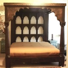 Wholesale High Quality Modern Luxury Vintage Royal Bed Furniture Bedroom American World Craft Bed Traditional Poster Wooden Bed