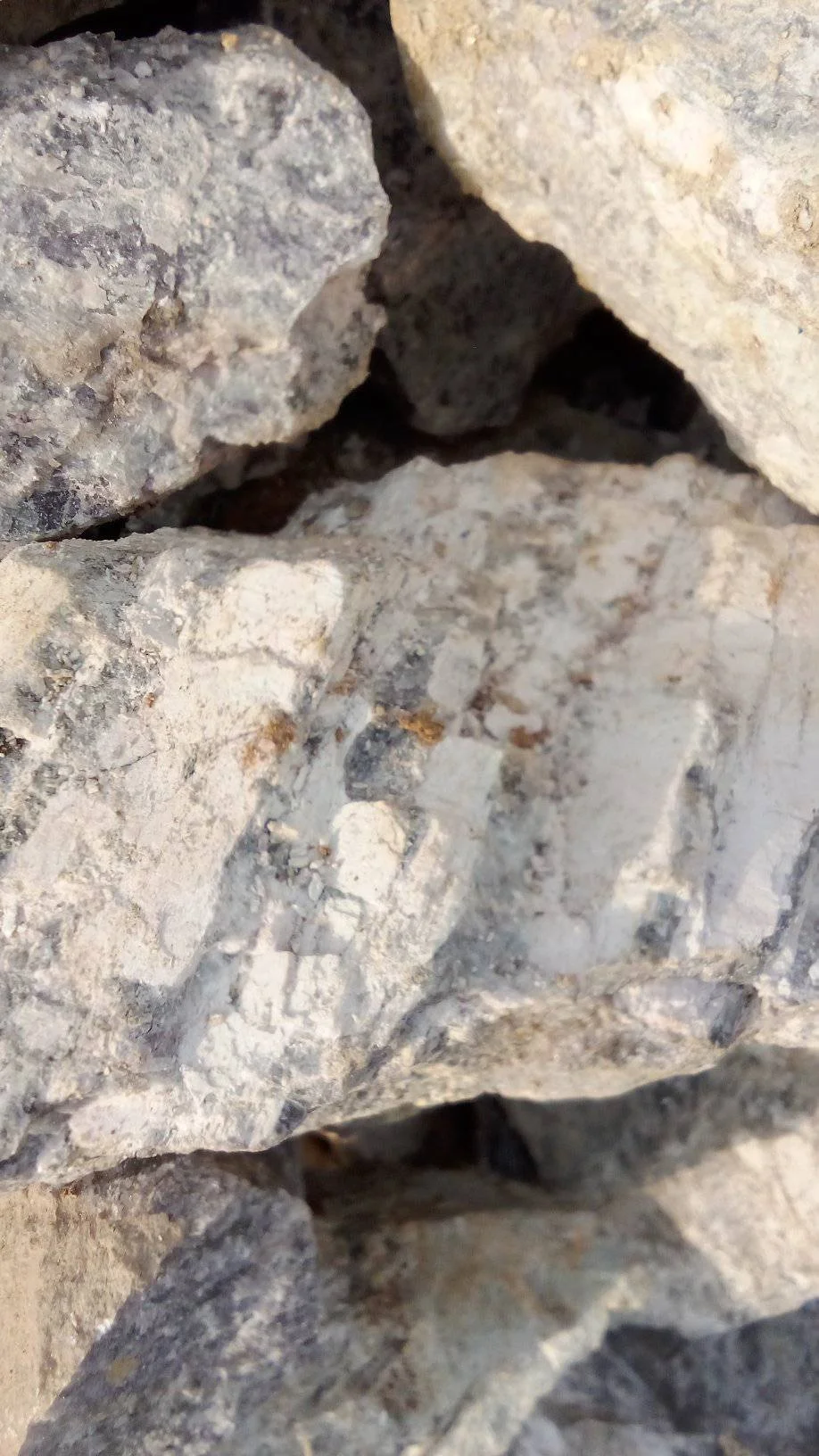 Лидер продаж, Высококачественная литиевая руда-лепидолитовая руда-сподуменная руда из Африки по конкурентоспособной цене.